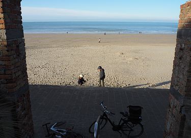 Aan het strand in een historisch ziekenhuis - 49