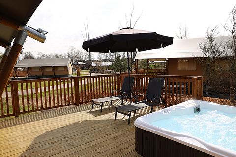 Safarizelt mit Jacuzzi in schönem Ferienpark - 3