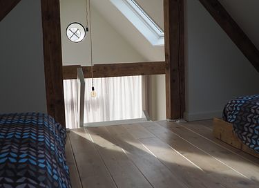 Ehemaliges Kutschenhaus mit Blick auf Wiesen - 23