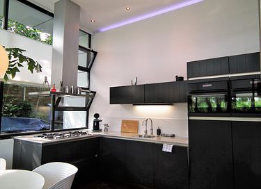 Belle péniche au design contemporain - 10