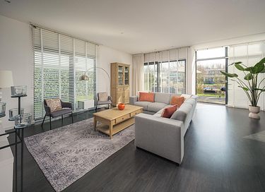 Maison moderne avec ponton au bord de l'eau - 5