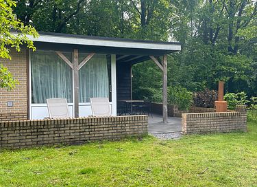 Huisdiervriendelijke bungalow op groen park - 14