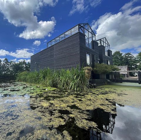 Enjoy an overnight stay on the water - 4