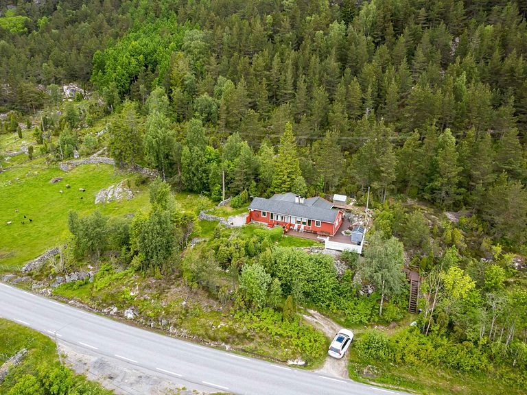Vakantiehuis omringd door groen in Noorwegen - 1