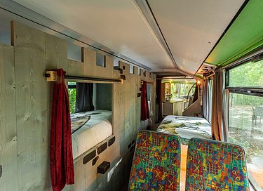 Uniek overnachten in een harmonica bus - 11