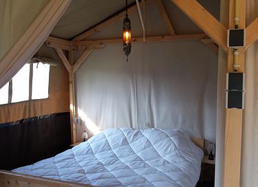 Glamping safari tent on mini campsite - 6