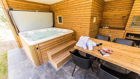 Luxury vacation villa with jacuzzi and a view - 4