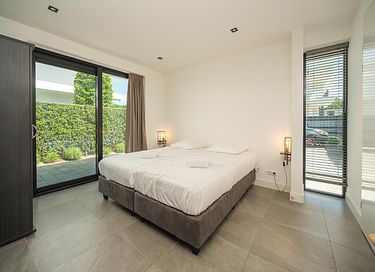 Villa moderne sur l'eau (8 personnes) avec climatisation - 13