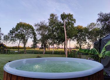 Einzigartiges Glamping Armeezelt mit Whirlpool und Ofen - 3
