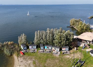 Une roulotte au bord de la plage - 3