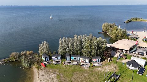 Une roulotte au bord de la plage - 3
