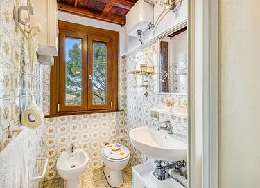 Holiday home with private pool and views - 42