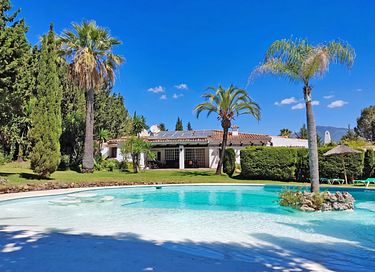 Group accommodation in Marbella with pool - 9