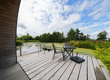 Uniek slapen in een tiny house aan het water - 8