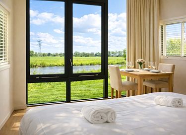 Tiny house aan het water in Friesland - 7