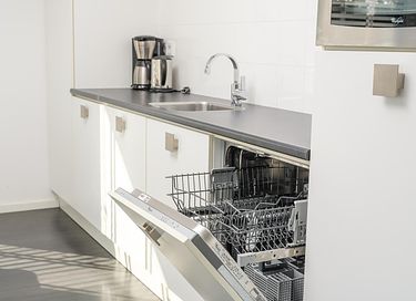 Maison moderne avec ponton au bord de l'eau - 10