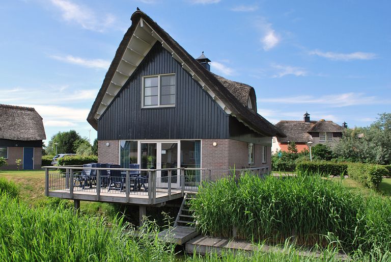 Vakantiehuis (8p) aan open vaarwater - 1