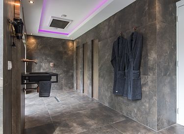 Romantic stay with spa - 4