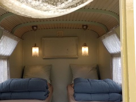 Cozy and romantic circus wagon - 5