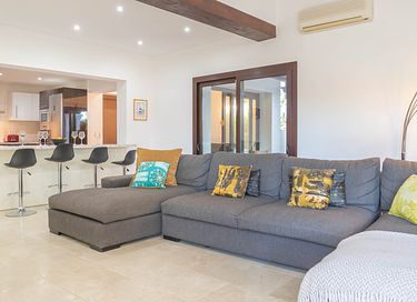 Large holiday home with private pool and garden - 15