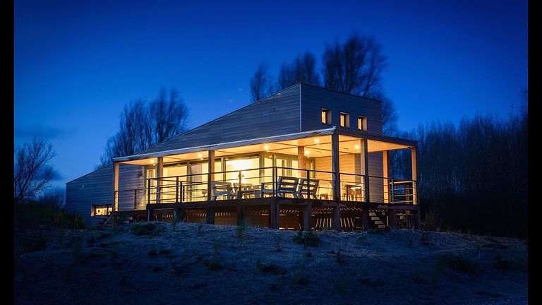 Strandvilla met eigen zwem- en aanlegsteiger - 1