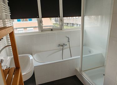 Haus mit Anlegestelle an einem friesischen See - 19