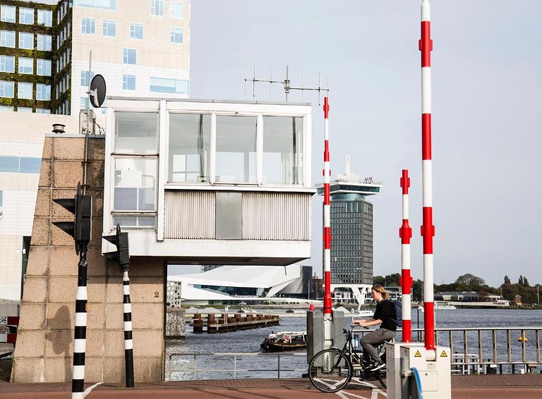 Brugwachtershuisje aan het IJ - Amsterdam - 1