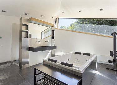 Moderne Waldvilla mit Jacuzzi und großem Garten - 15