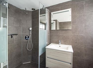 Attractive vacation home with whirlpool - 18