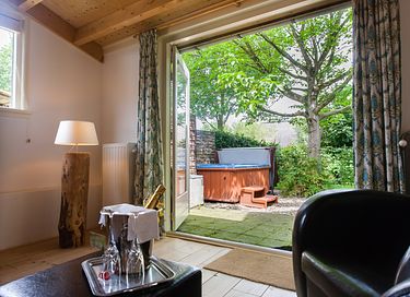 Gartenzimmer mit Outdoor-Salzwasserjacuzzi - 2