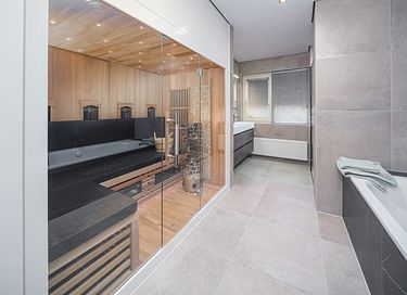 Luxury group accommodation with sauna and hot tub - 11