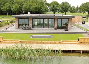 Luxe vakantiebungalow direct aan het water - 1
