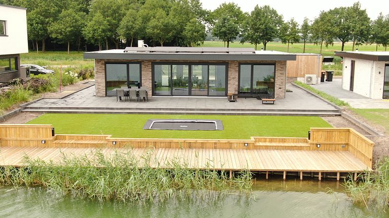 Luxe vakantiebungalow direct aan het water - 1
