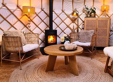 Une yourte équipée d'un poêle à bois et offrant tout le confort d'une suite d'hôtel - 4