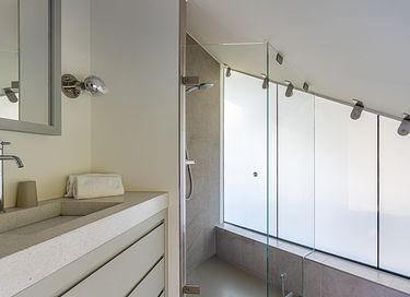 House with hot tub and outdoor shower - 18