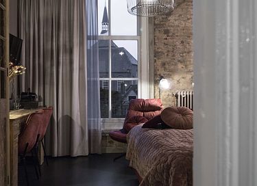 Designer room in historic B&B - 2