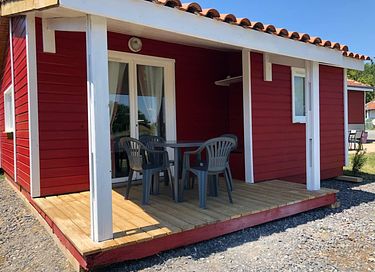 Chalet coloré dans une zone boisée - 3
