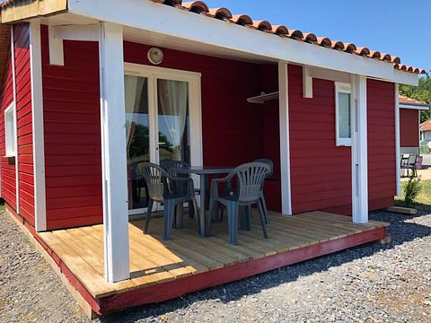 Chalet coloré dans une zone boisée - 3