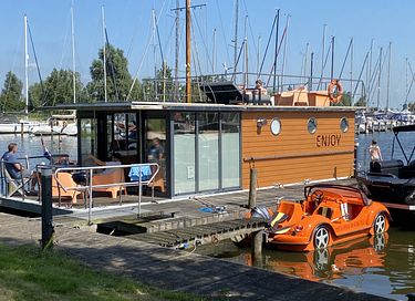 Stay on a luxury houseboat with a slide - 17