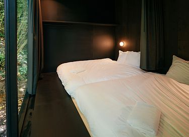 Cabine miroir unique au bord de l'eau - 17
