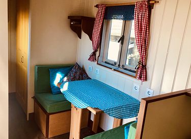 Fröhlicher Zirkuswagen mit schöner Veranda - 6