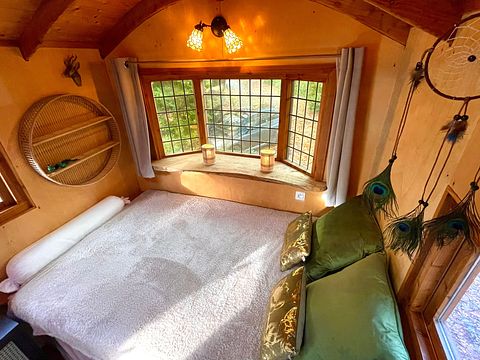 Beautiful gipsy wagon for 2 people - 5