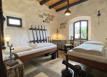 Bâtiment historique avec chambre à thème médiéval - 11