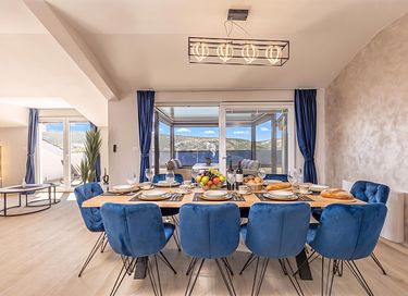 Spacious apartment with sea view and balcony - 11