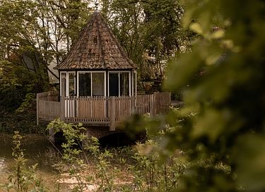 Waterfront teahouse with hot tub - 11