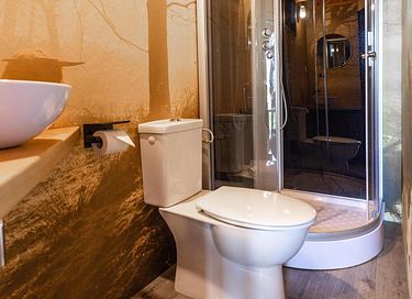Tiny House umgeben von Wald und mit Whirlpool - 10