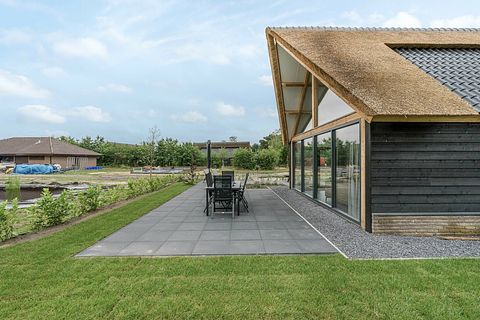 Ferme de luxe au toit de chaume à la campagne - 4