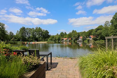 Ruime 8-persoons vakantiewoning aan het water - 4
