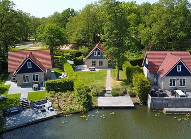 Ruime vakantiewoning aan viswater in Drenthe