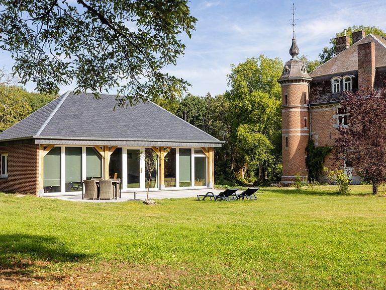 Maison la forêt dans un beau domaine - 1